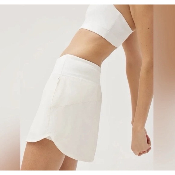 Outdoor Voices Pants - Outdoor Voices Skort Women's White Medium Hudson 4" Golf Athleisure Zip Pocket